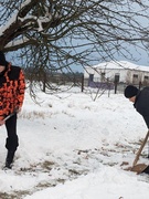 Волонтёрская акция по уборке снега в д. Загорины ветерану, малолетнему узнику концлагерей Сикорскому В.