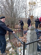 В преддверии 7-го ноября ,педагогический коллектив средней школы,  навели порядок на месте захоронения участника социалистической революции 1917 года ,члена экипажа легендарного крейсера " Аврора"