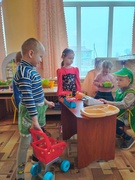 Сюжэтна-ролевыя гульні ў малодшай рознаўзроставай групе