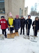 НАВЕДЕНИЕ ПОРЯДКА НА ЗЕМЛЕ. Расчистка дворовой территории на уроках ОПТ.