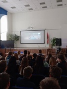 В преддверии Дня Победы учащиеся 7 "Б"  класса посмотрели военно-историческую драму "Время вернуться"