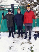 Актив ПО ОО «БРСМ» ГУО «Заспенская средняя школа» отправился на помощь после снегопадов к пенсионерке Артеменко Т.Ф