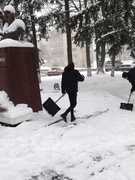 Трудовой десант по уборке памятника, закреплённого за школой