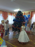 Новогодний праздник в разновозрастной группе "Пралеска"