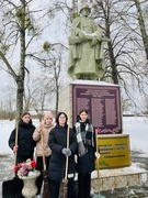 Акция "ЗаДело", волонтерский отряд "Милосердие", уборка Братской могилы воинов Красной Армии и партизан, в деревне Гулевичи, 28.01.2026 г.