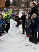 Пусть всё снегом замело, Мы гуляем, нам тепло!