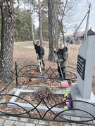 Акция по благоустройству памятника закреплённого за территорией школы