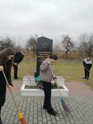 Да Дня Кастрычніцкай рэвалюцыі, нашы навучэнцы-актывісты ГА "БРСМ" правялі валанцёрскую акцыю па навядзенні парадку на помніку загінулым у гады ВАВ