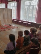 Весенние каникулы. Развлечение в 1-х младших группах. Показ сказки "Заюшкина избушка"