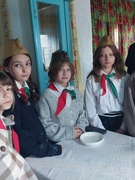 ГУО "Неглюбская средняя школа" посетили ветерана Ковтунова Дмитрия Петровича.