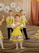 Любимый праздник бабушек и мам в разновозрастных и младших группах