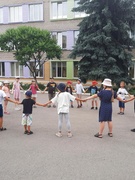 06.07.22. Подвижные игры на свежем воздухе "Лето на дворе - веселье детворе" с участниками пришкольного лагеря СШ №1