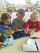 Выяўленчае мастацтва: Канструяванне з паперы. Выраб кубка. Сярэдняя група