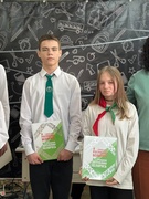 В торжественной обстановке учащимся вручены подарочные издания от президента А.Г. Лукашенко «Я - гражданин Республики Беларусь».