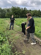 Наше активное лето. Учащиеся ГУО"Юровичская СШ" в рамках работы лагеря труда и отдыха "Юность" трудятся не покладая рук