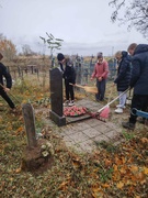 Акция " Мы помним!" Наведение порядка на местах воинских захоронений в  рамках празднования Дня Октябрьской революции