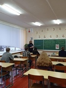 Информационный час в 11 классе "Конституция- главный Закон страны"
