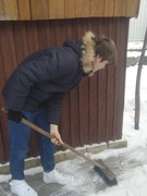 "Зимний челлендж" по уборке снега одиноких пожилых людей, проживающих в частных домах совместно с Московским районным комитетом ОО "БРСМ"