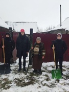 Члены первичной организации ОО "БРСМ" и волонтерского отряда "Забота" оказали помощь в уборке придомовой территории от снега Герилович Евгении Павловне