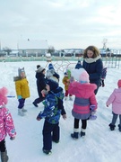 Прогулка  детей дошкольного возраста в зимний день