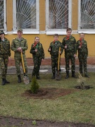 Наведение порядка на местах захоронений  и  местах  боевой  славы, посадка туй, подаренных школе заставой №1 имени Героя Советского Союза В.М. Усова