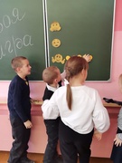 27.02 с учащимися 3 класса был проведен интеллектуальный конкурс "Своя игра". Цель конкурса: воспитывать у детей любознательность, тягу к знаниям, любовь к Беларуси; расширять кругозор.