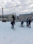 Спуск со склона, подъём лесенкой (уроки лыжной подготовки)