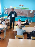 Акция "В центре внимания дети", беседа с учащимися и работниками школы