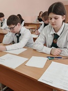 Шасцікласнікі пішуць рэспубліканскую кантрольную работу па матэматыцы