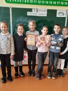 Торжественная линейка, посвящённая окончанию 1 четверти