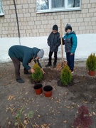 Трудовой десант по озеленению пришкольной территории