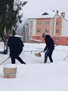 Помощь  в расчистке снега