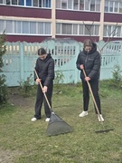 Волонтёры отряда «Доброе Сердце» провели мероприятия по благоустройству памятного знака погибшим военнопленным солдатам и офицерам Красной Армии по ул. Первомайской, а также на пригимназической территории