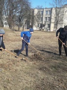 Працоўны дэсант. Уборка мемарыяльнага комплексу