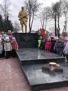 Экскурсия к братской могиле советских воинов