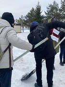 Волонтерский отряд «Доброе дело», оказали помощь в уборке снега.