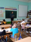 12 апреля педагог-психолог Светлана Ярмош провела для первоклассников сказкотерапию «Игры в школе»