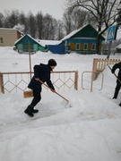 Общественно полезный труд. Помощь в уборке снега.