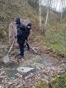Каждый месяц в нашем учреждении образования проводится акция "Чистый четверг". В этот день ребята наводят порядок на местах захоронения воинов Великой Отечественной войны, обелисках, прилегающей к школе территории