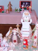 Выставка кукол в белорусских национальных костюмах