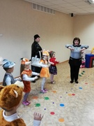 "Возьмемся за руки друзья"