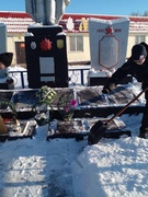 Уход за  памятником воинам, погибшим в ВОВ