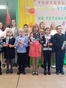 "Учитель - факел, что горит, не уставая"