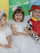 Новогодние праздники во вторых младших группах (1, 2)