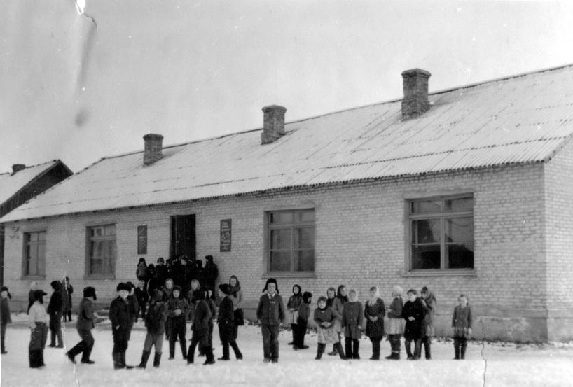 Новы будынак школы ў 1960 годзе