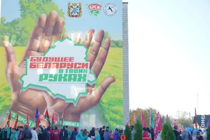 Отличное украшение для города: в рамках «Марафона единства» в Жлобине появился новый мурал