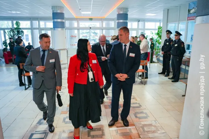 Помощник Президента – инспектор по Гомельской области Руслан Пархамович проинспектировал условия проведения ЦЭ