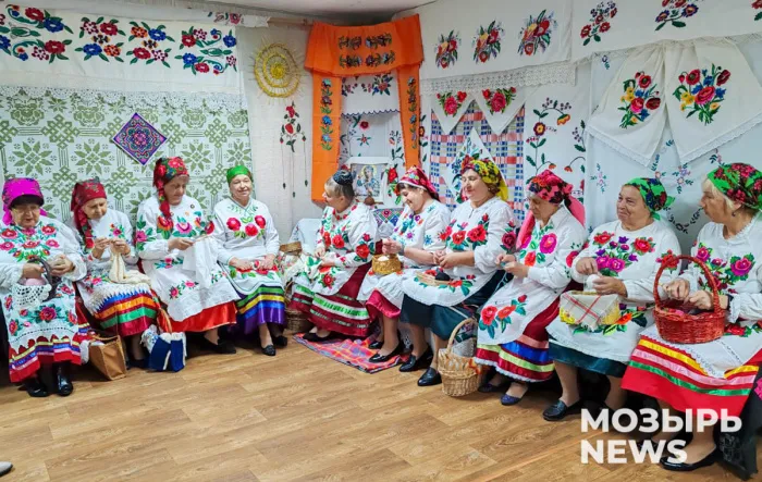 Старшее поколение Мозыря делится народным наследием в программе «Наперад у мінулае»