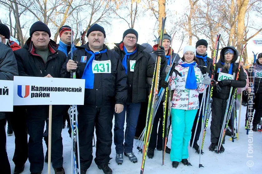 В спортивном празднике «Гомельская лыжня» достойно выступила команда Калинковичского райисполкома в составе 12 человек
