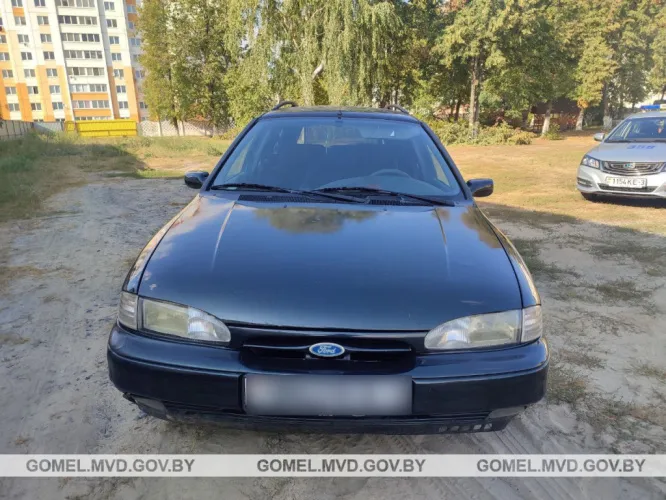 В Калинковичах под колеса автомобиля попал 4-летний мальчик